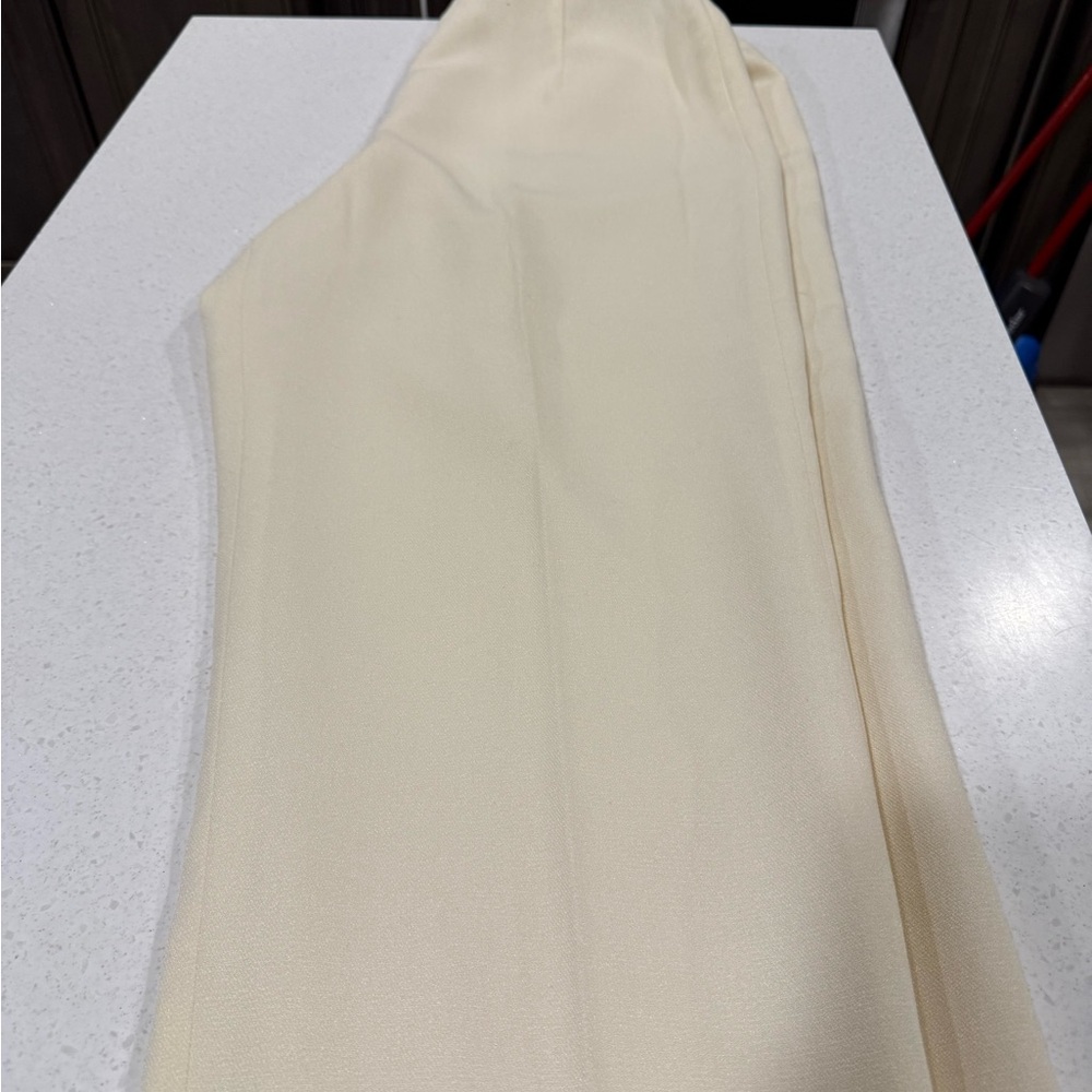 Alfred Dunner Women’s Swan Lake flowey pants, size 16, cream color, NWT